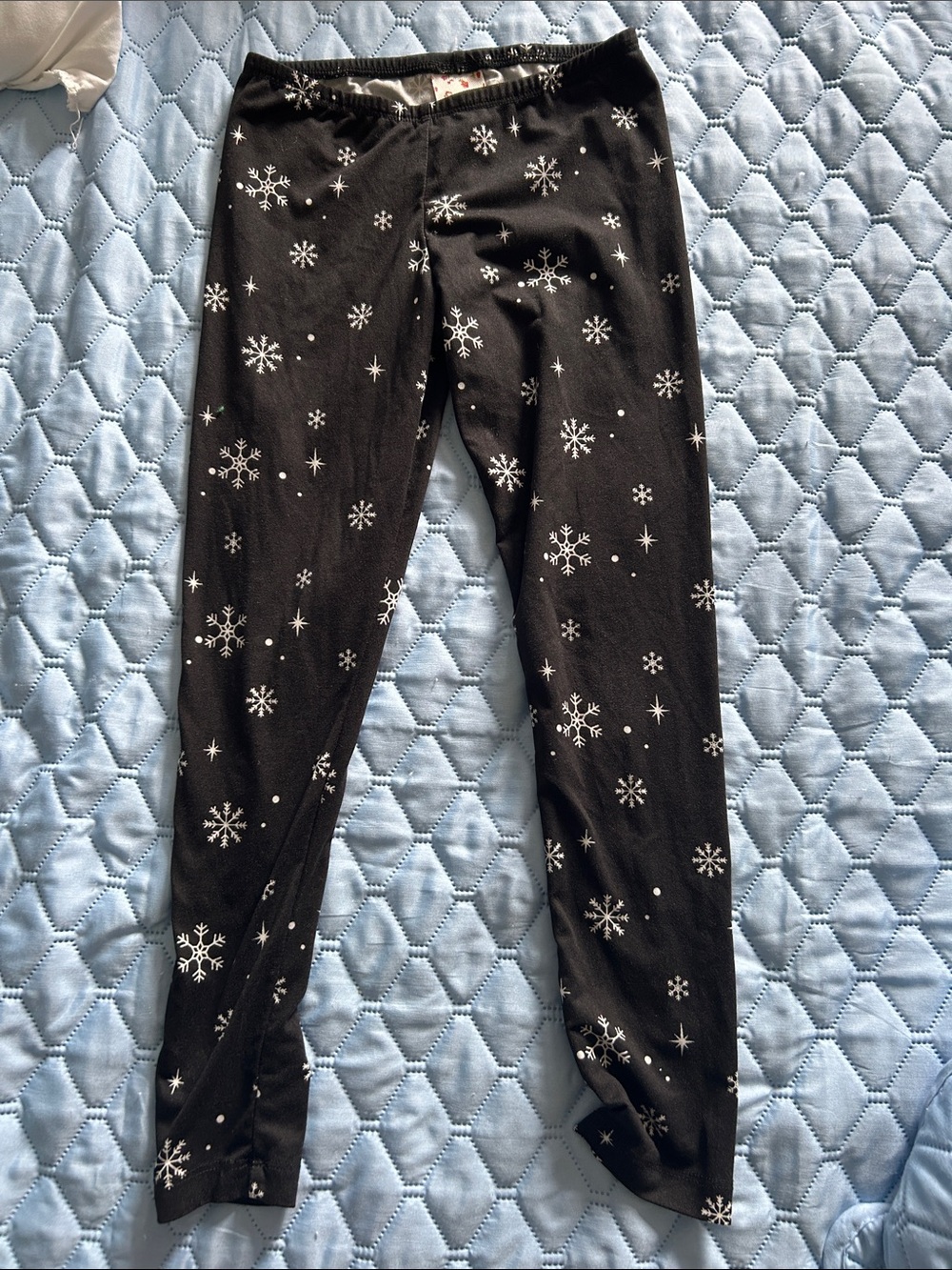 Belle Du Jour Black Leggings with White Snowflake Print